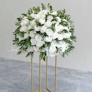 Centro de mesa con bolas de flores para bodas: rosas de seda y hortensias
