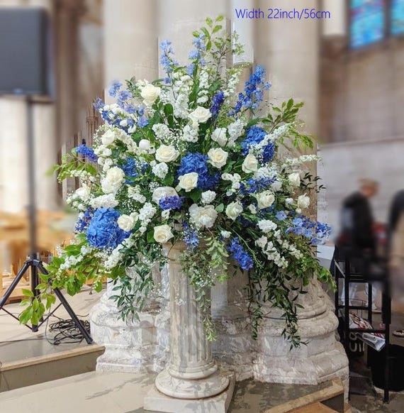 造花　ウェディンクフォト　青系 ロイヤルブルーのウェディングフラワーアレンジメント、祭壇の花飾り
