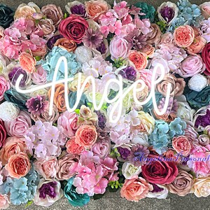 Parete di fiori con fata farfalla, regalo per anniversario di matrimonio, sfondo con ortensia, peonia e rosa, pannello floreale personalizzato con luci al neon e cartello al neon con concerto di stelle