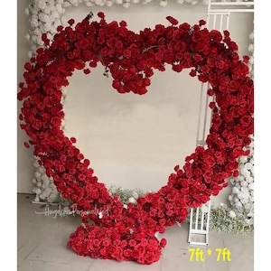 Vendita calda Lip Red Rose a forma di cuore artificiale Rose Flower Row Arch Set per la decorazione di nozze Decorazione per eventi all'aperto