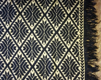 Caminos de mesa tejidos Mazahua con motivos tradicionales