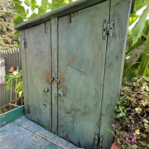Distressed Pine Hanging Cabinet 画像 7