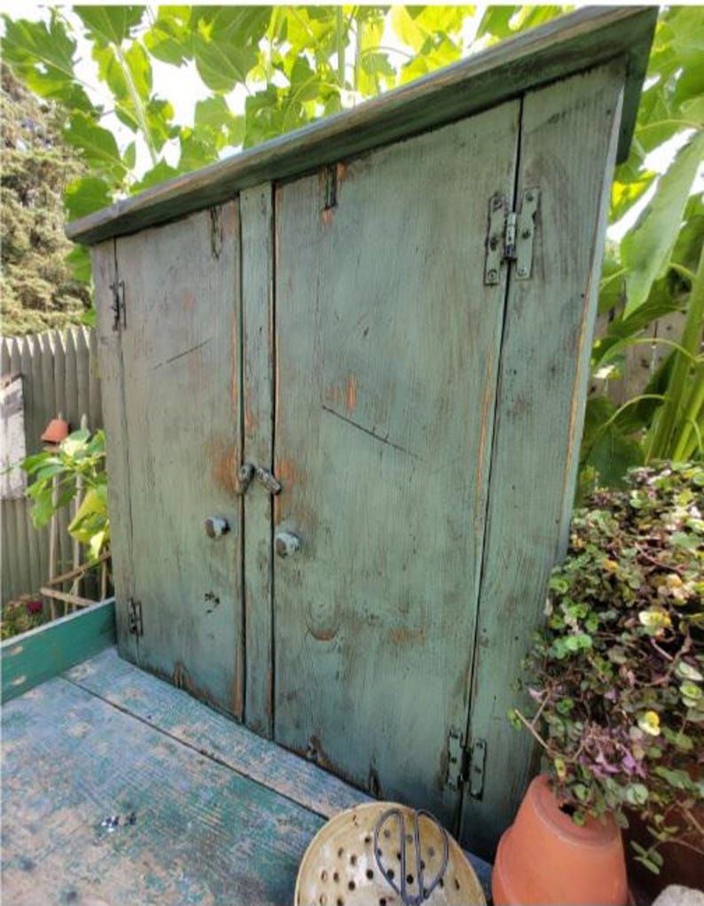 Distressed Pine Hanging Cabinet 画像 7