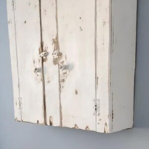 Distressed Pine Hanging Cabinet 画像 4