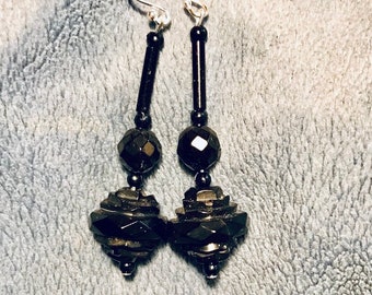 Plata esterlina Whitby Jet Lágrima Pendientes con Pasador