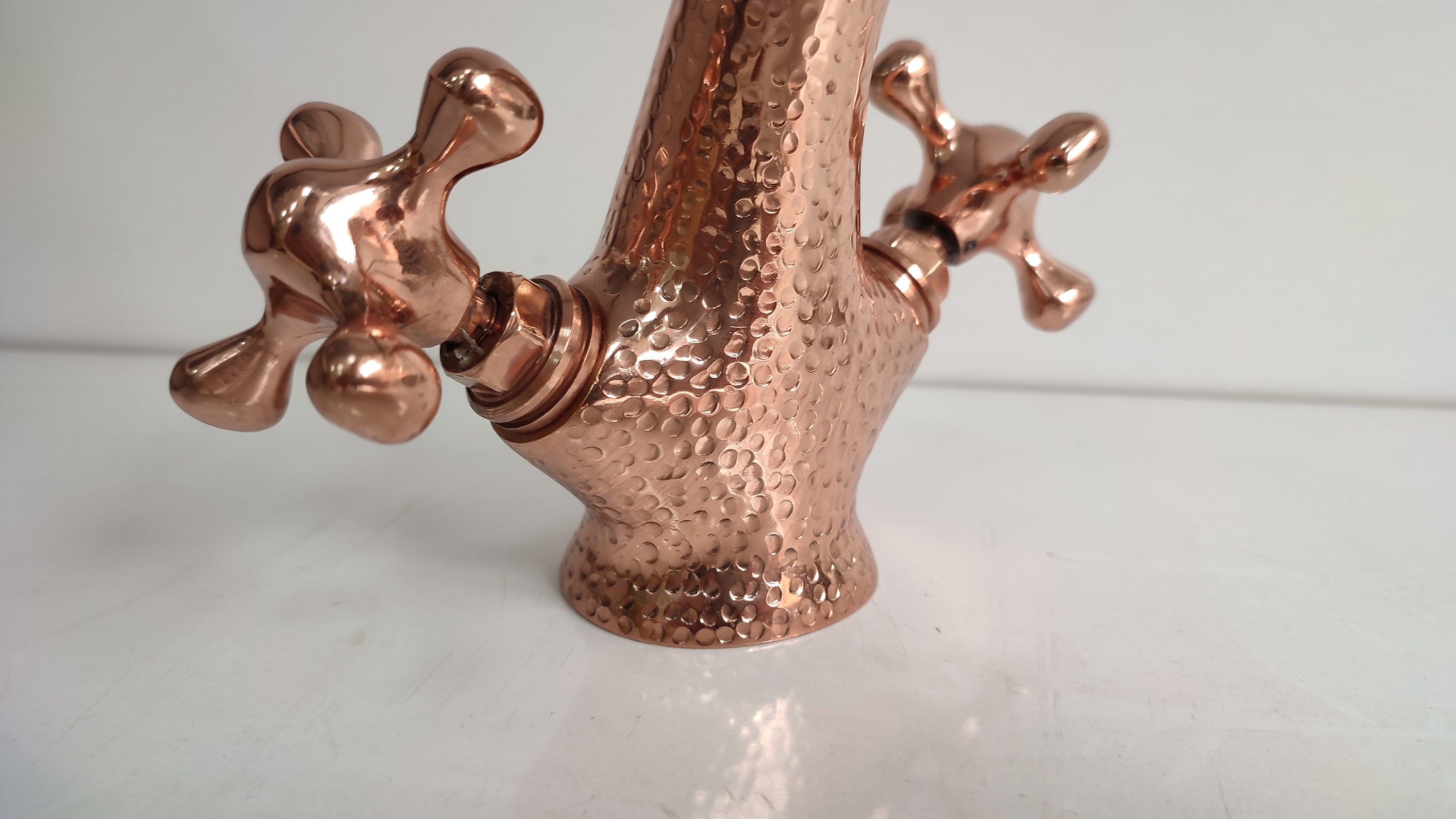 Ölgerieben Kupfer Gehämmert Badezimmer Einloch Wasserhahn | Etsy