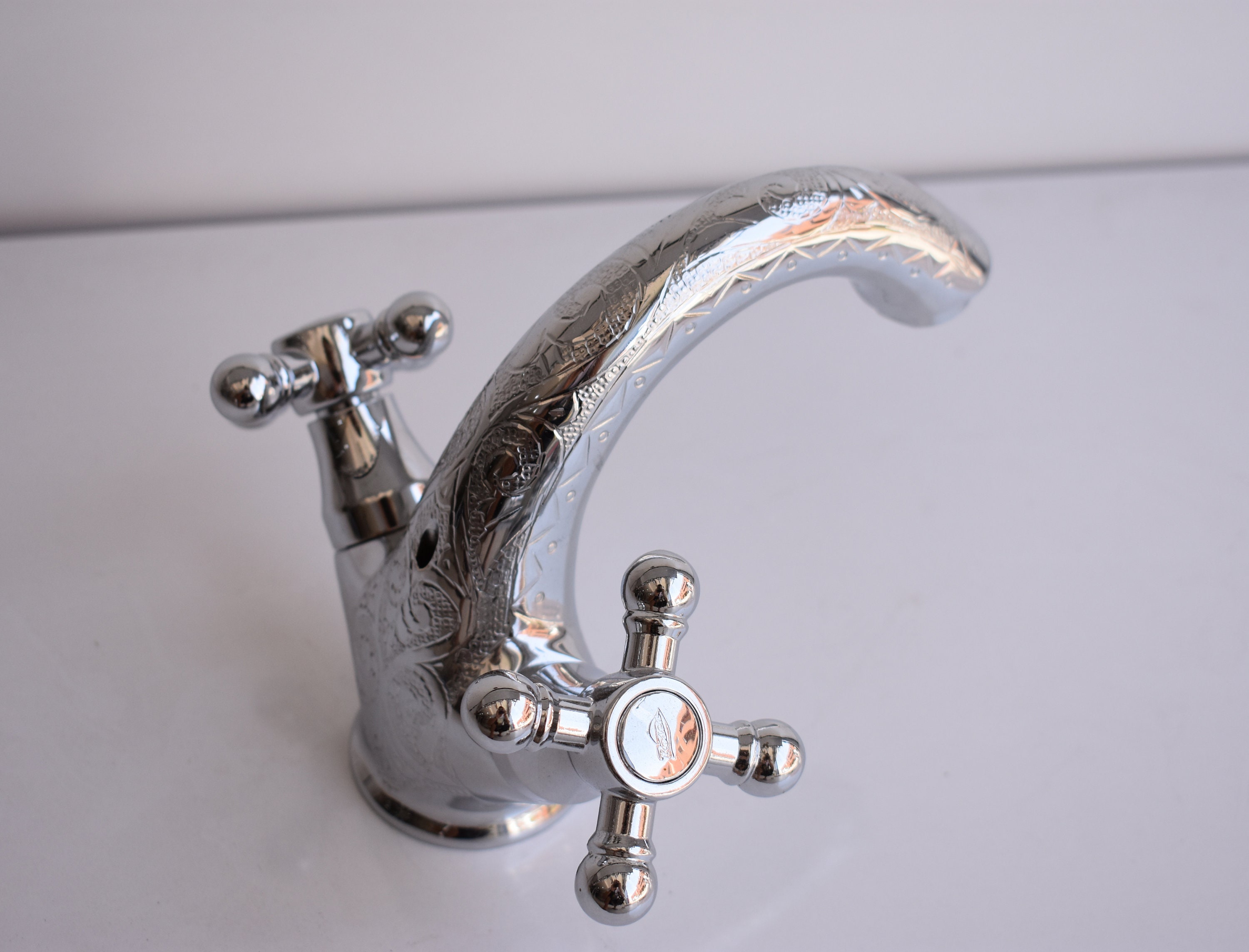 Grifo del baño grabado plata de latón grifo hecho a mano de | Etsy