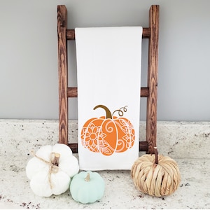 Pumpkin Flour Sack Towel- Fall Kitchen Towel- Tea Towel- Dish Towel- Fall Kitchen Decor- Fall Decor- Home Decor- Pumpkins- Halloween Decor