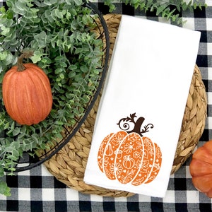 Pumpkin Flour Sack Towel- Fall Kitchen Towel- Tea Towel- Dish Towel- Fall Kitchen Decor- Fall Decor- Home Decor- Pumpkins- Halloween Decor