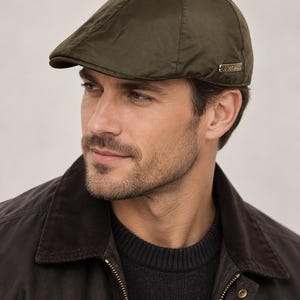 Casquette imperméable 6 panneaux Duckbill Ivy, casquette plate élégante de golfeur et de conducteur. Personnalisation de l'initiale disponible en option.