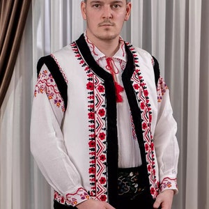 &quot;Traditionelle rumänische Weste aus Oltenia &quot;&quot;Berg und Blume&quot;&quot; / Handgenähte Stickerei / Geschenk - Rumänischer handgemachter Weinbecher / rumänische Tracht.&quot;