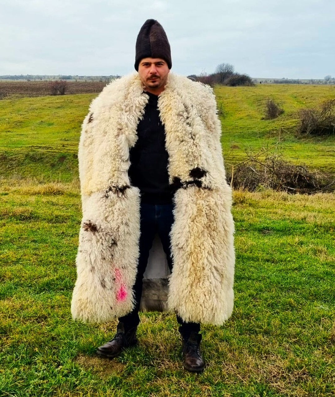 LoveJIMIN（ épine sheep mouton coat ） Royal Sheep Coat / Traditional Sheepskin / Romanian Legacy