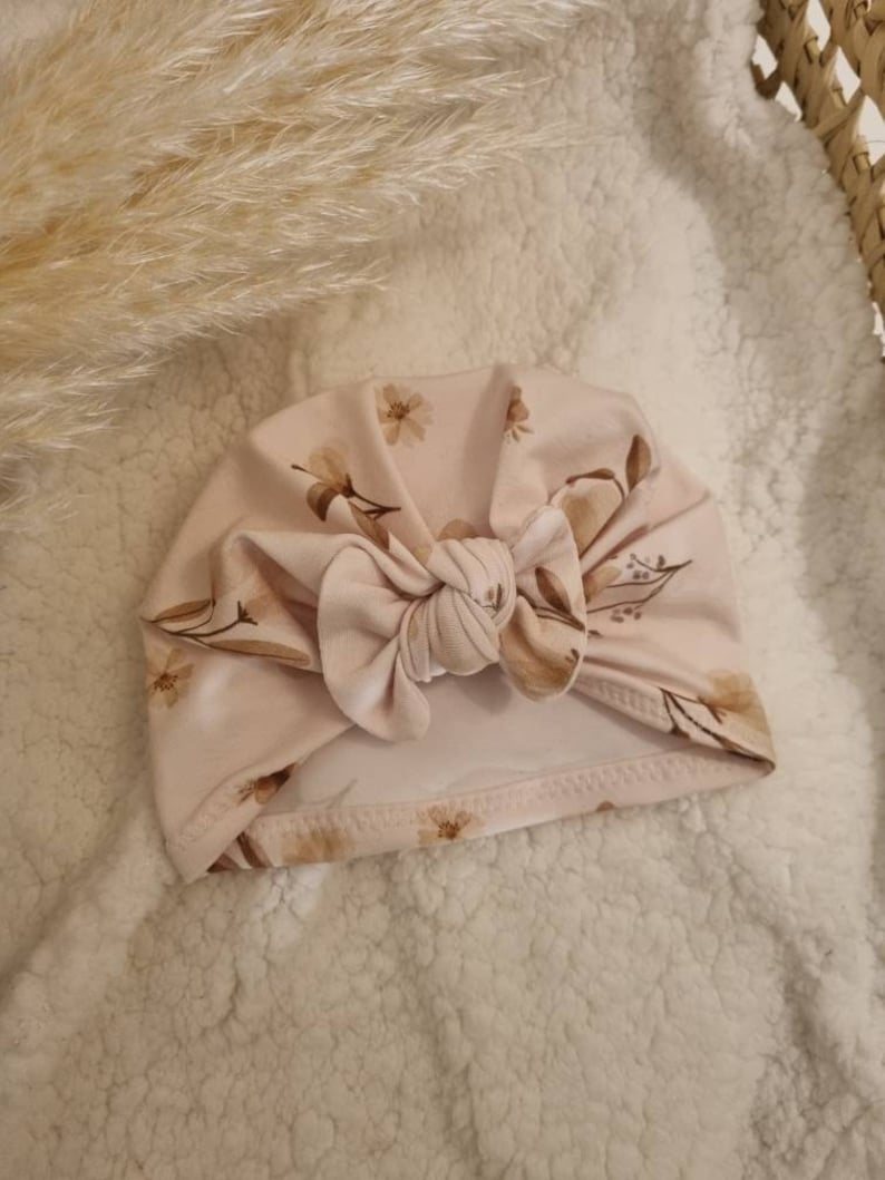 turban bébé divers motifs Fleur fond rose pâle