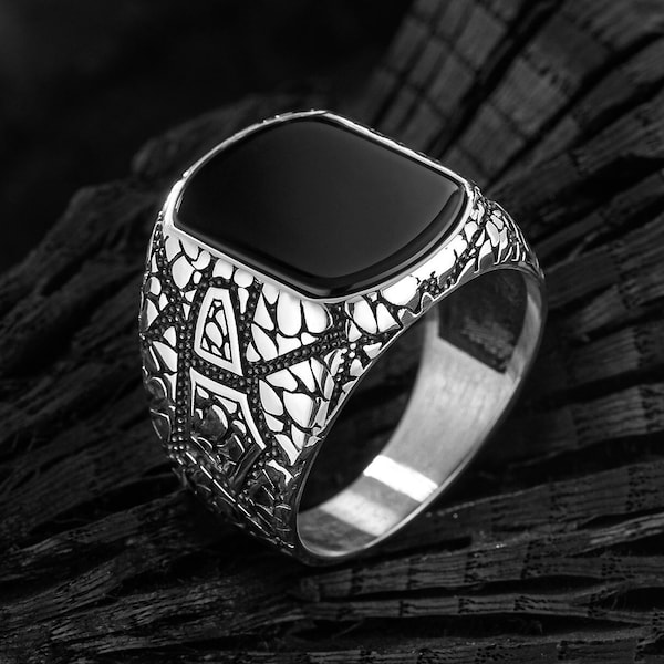 Castle Wall Mens Handmade Ring, Black Onyx Stone Ring, Engraved Band Ring, 925 Sterling Silver Man Rings, Mens Jewelry, Gift for Best Friend