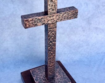 Estatua de escritorio de cobre martillado