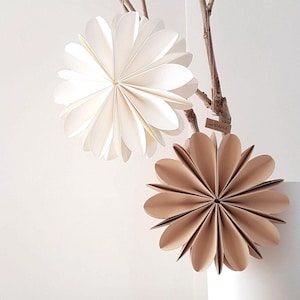 Papierblumen 3D / 2er-Set / D 12cm / Farben: weiß, beige, schwarz, anthrazit / B.0001