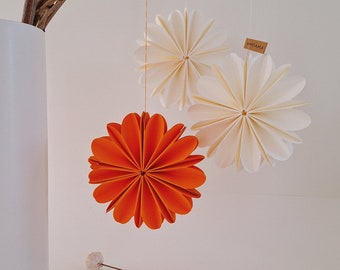 Papierblumen / 3D / 3er-Set / D 10cm / Farben: weiß, orange / mit Aufhängung / d