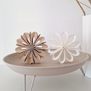 Papierblumen 3D / 2er-Set / D 12cm / Farben: weiß, beige / l Bild 1