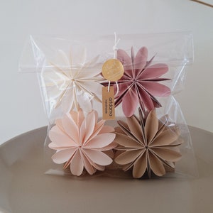Papierblumen 3D / 4er-Set / D 8,5cm / Farben: weiß, beige, rosa, altrosa / paperflowers /Geschenketopper / n Bild 1