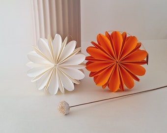 Papierblumen 3D / 2er-Set / D 12cm / Farben: weiß, orange / e