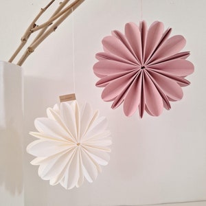 Papierblumen 3D / 2er-Set / D 12cm / Farben: weiß, altrosa / B.0017