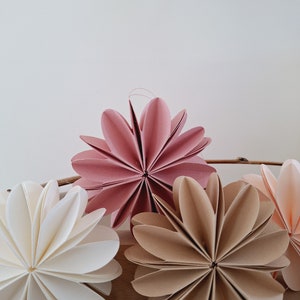 Papierblumen 3D / 4er-Set / D 8,5cm / Farben: weiß, beige, rosa, altrosa / paperflowers /Geschenketopper / n Bild 6