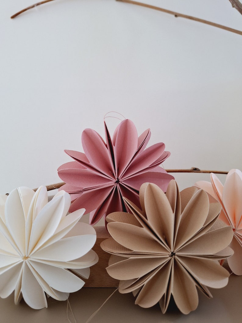 Papierblumen 3D / 4er-Set / D 8,5cm / Farben: weiß, beige, rosa, altrosa / paperflowers /Geschenketopper / n Bild 6