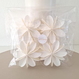 Papierblumen 3D / 6er-Set / 4er-Set / D 8,5cm / Farbe: weiß, paperflowers /Geschenketopper / B.0049