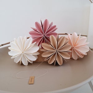 Papierblumen 3D / 4er-Set / D 8,5cm / Farben: weiß, beige, rosa, altrosa / paperflowers /Geschenketopper / n Bild 3