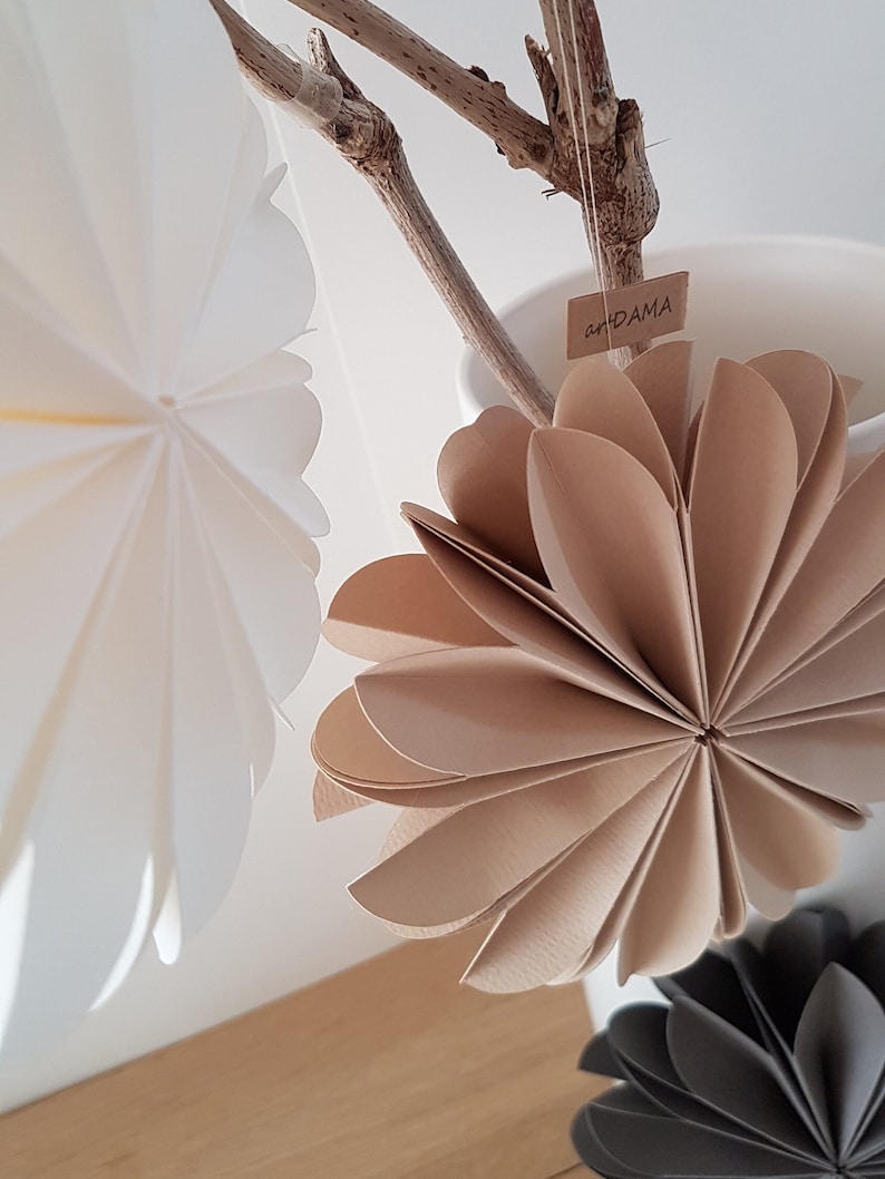 Papierblumen 3D / 2er-Set / D 12cm / Farben: weiß, beige, schwarz, anthrazit / a Bild 10