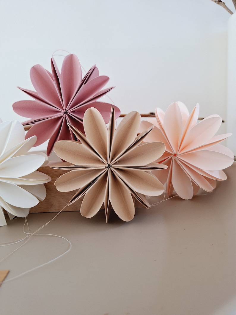 Papierblumen 3D / 4er-Set / D 8,5cm / Farben: weiß, beige, rosa, altrosa / paperflowers /Geschenketopper / n Bild 4