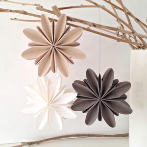 Papierblumen 3D / 3er-Set / D 12cm und D 10cm / Farben: weiß, beige, anthrazit / B.0035