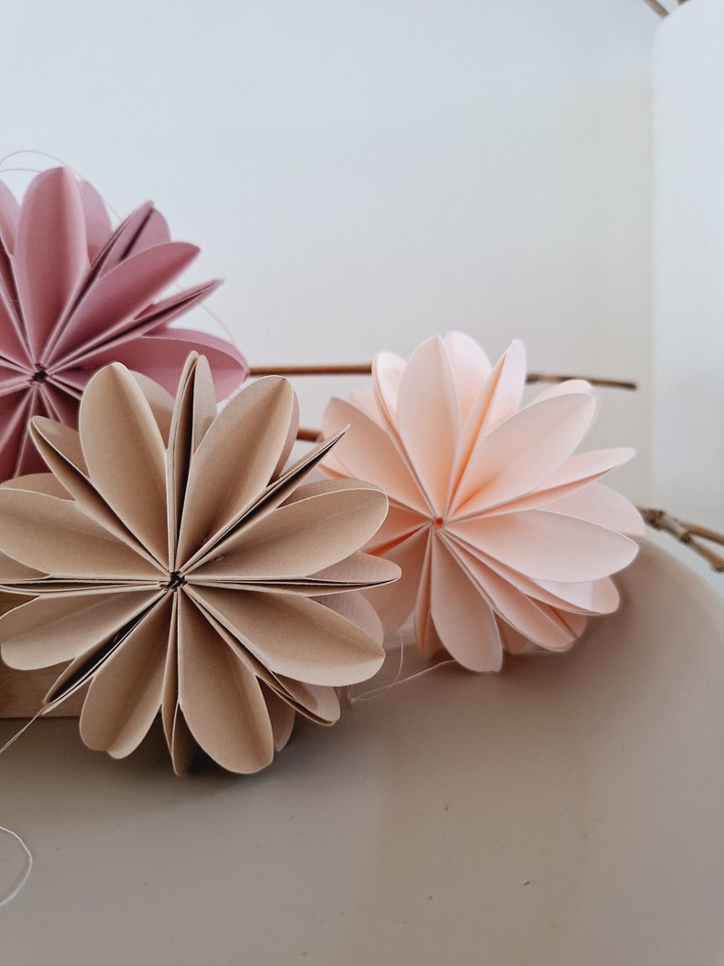 Papierblumen 3D / 4er-Set / D 8,5cm / Farben: weiß, beige, rosa, altrosa / paperflowers /Geschenketopper / n Bild 7