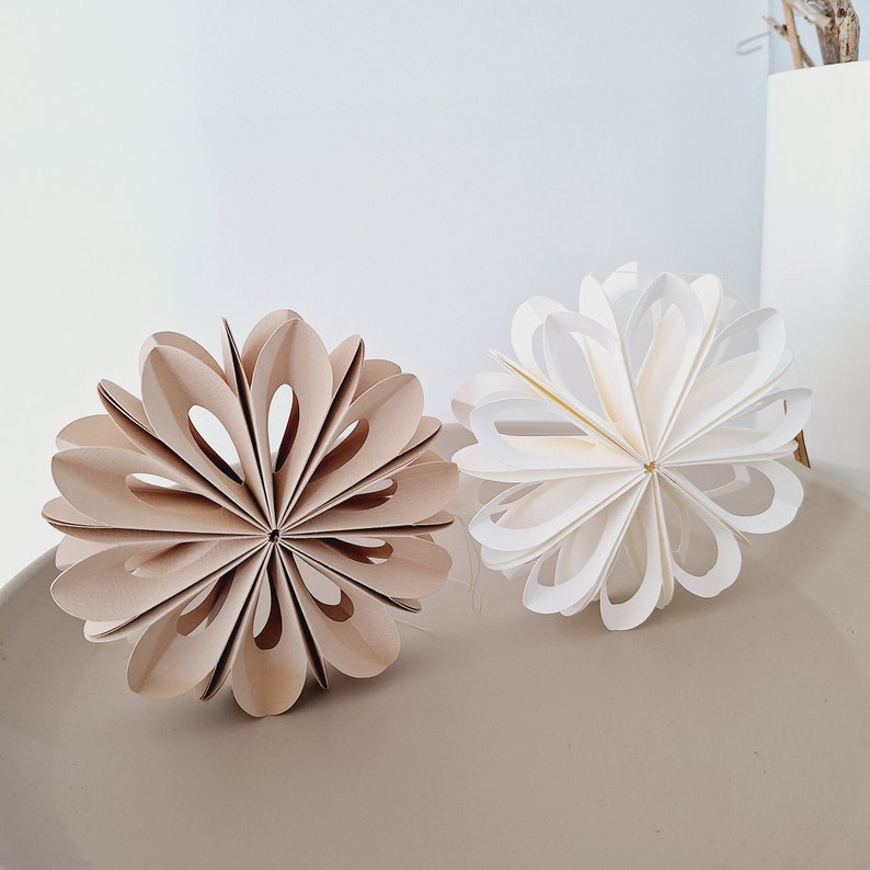 Papierblumen 3D / 2er-Set / D 12cm / Farben: weiß, beige / l Bild 6