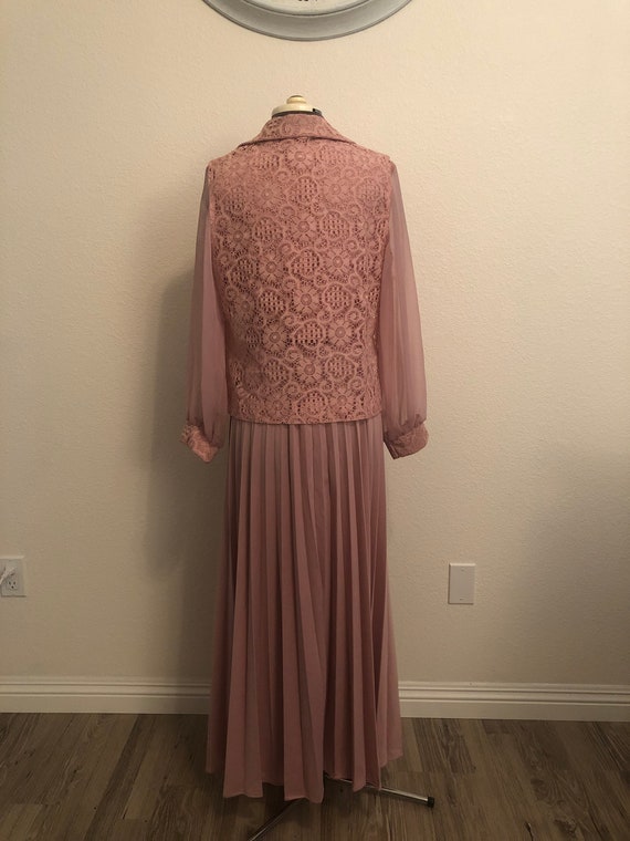 1970’s Pink dress with belt and lace dress - image 7