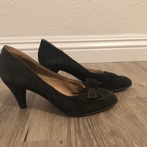 1950’s black suede pumps with bows