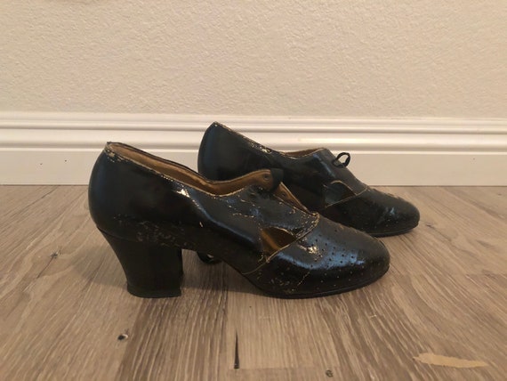 1940’s Patent Leather Perforated Oxfords - image 1