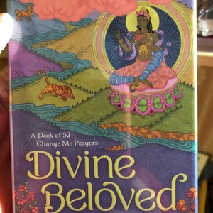 Divine Beloved Oralcle cards by Tosha Silver is a 52 card deck of”Change Me” prayers for self love. Lovingly Illustrated by Lasha Mutual.