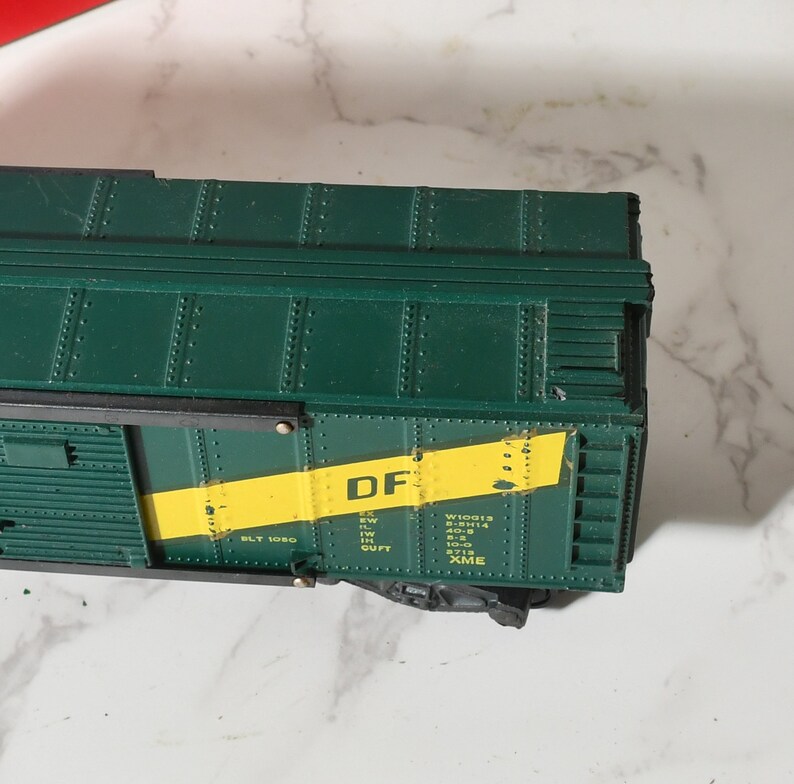 American Flyer Gilbert 922 GAEX Box Car With Sliding Door Yellow Stripe ...