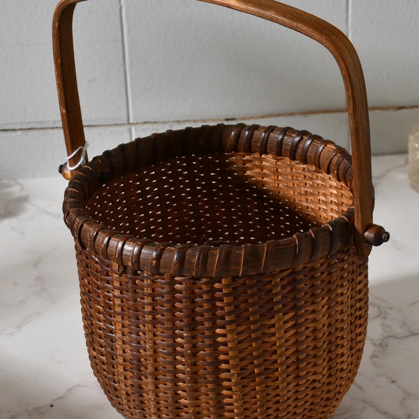 Antique or very vintage  Nantucket Basket With Square Handle Swing Basket Small 6 inches Lightship basket