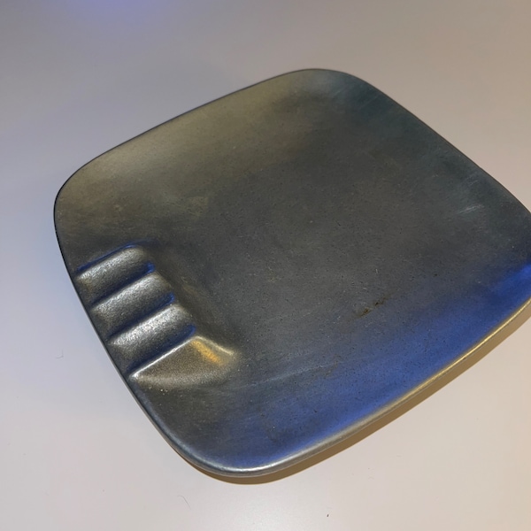 Cast polished mid century cigar ashtray excellent modern form  Streamlined 1940-50s Aluminum Alloy