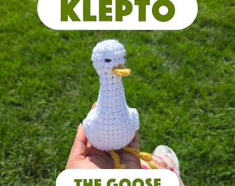 Handmade Crochet Goose Keychain – Kawaii Purse Charm