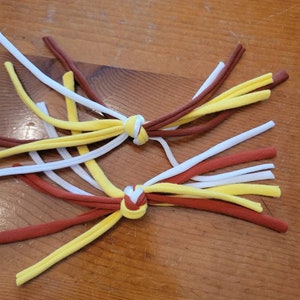 String Spyder Cat Toys / Light weight Bat, Toss and Chase Toy