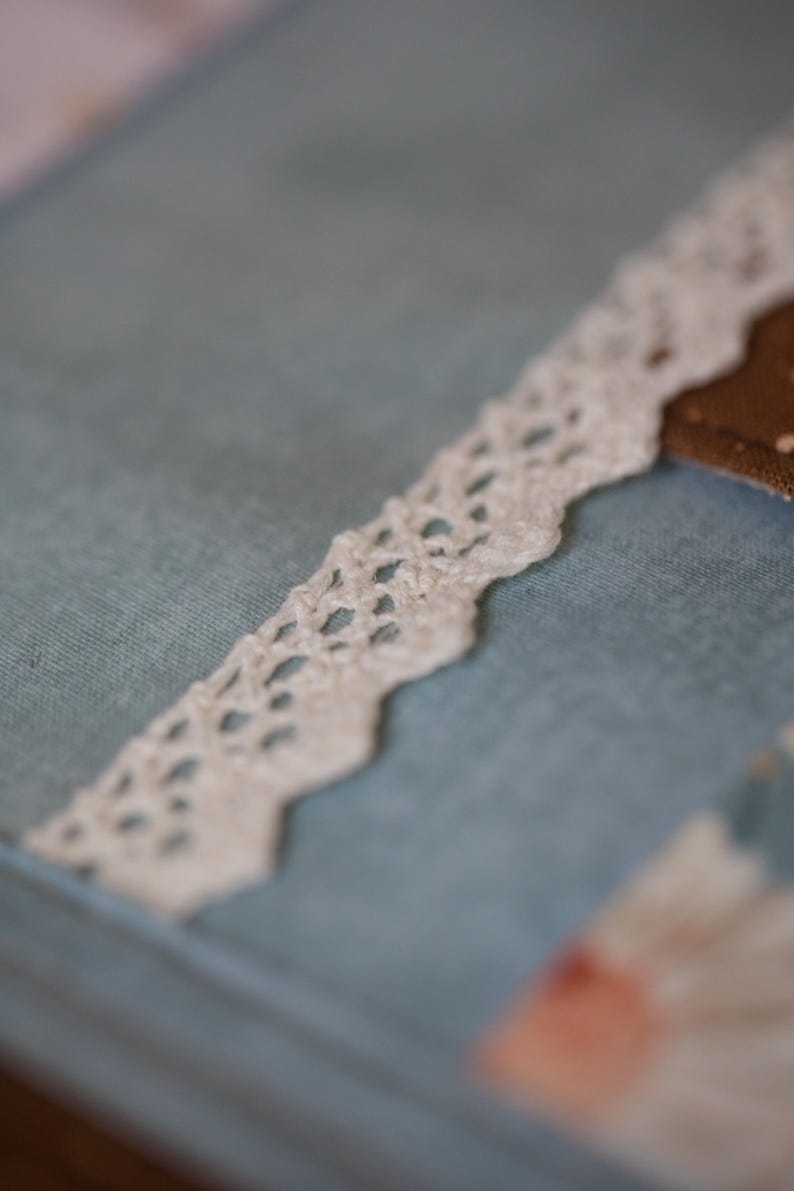 Bolsa para proyectos de bordado de flores silvestres, organizador de costura de mariposa turquesa, regalo para bordadoras, carpeta de punto de cruz floral con correa de cuero. imagen 12