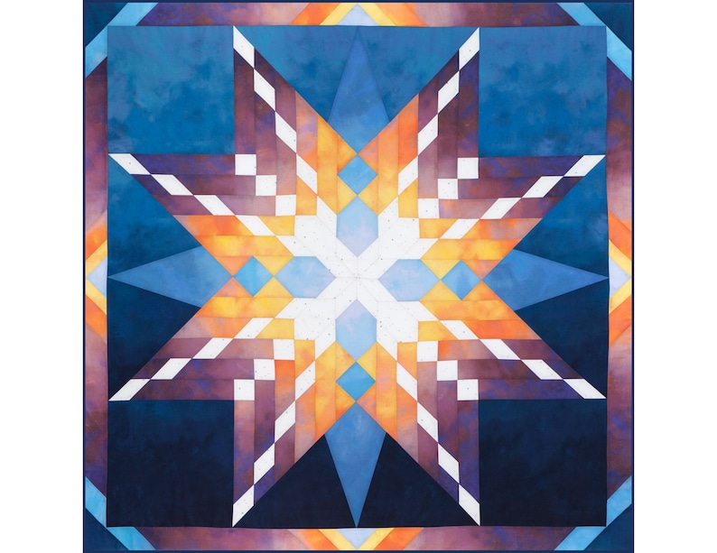 Op de afbeelding: Een quilt met een stervormig patroon in tinten blauw, paars, oranje en geel. De ster is gecentreerd op een witte achtergrond.