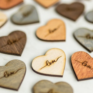 Coriandoli rustici a forma di cuore in legno "Love" / Cuori sparsi / Cuori rustici / Cuori d'amore