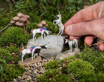 Pequenos unicórnios em miniatura