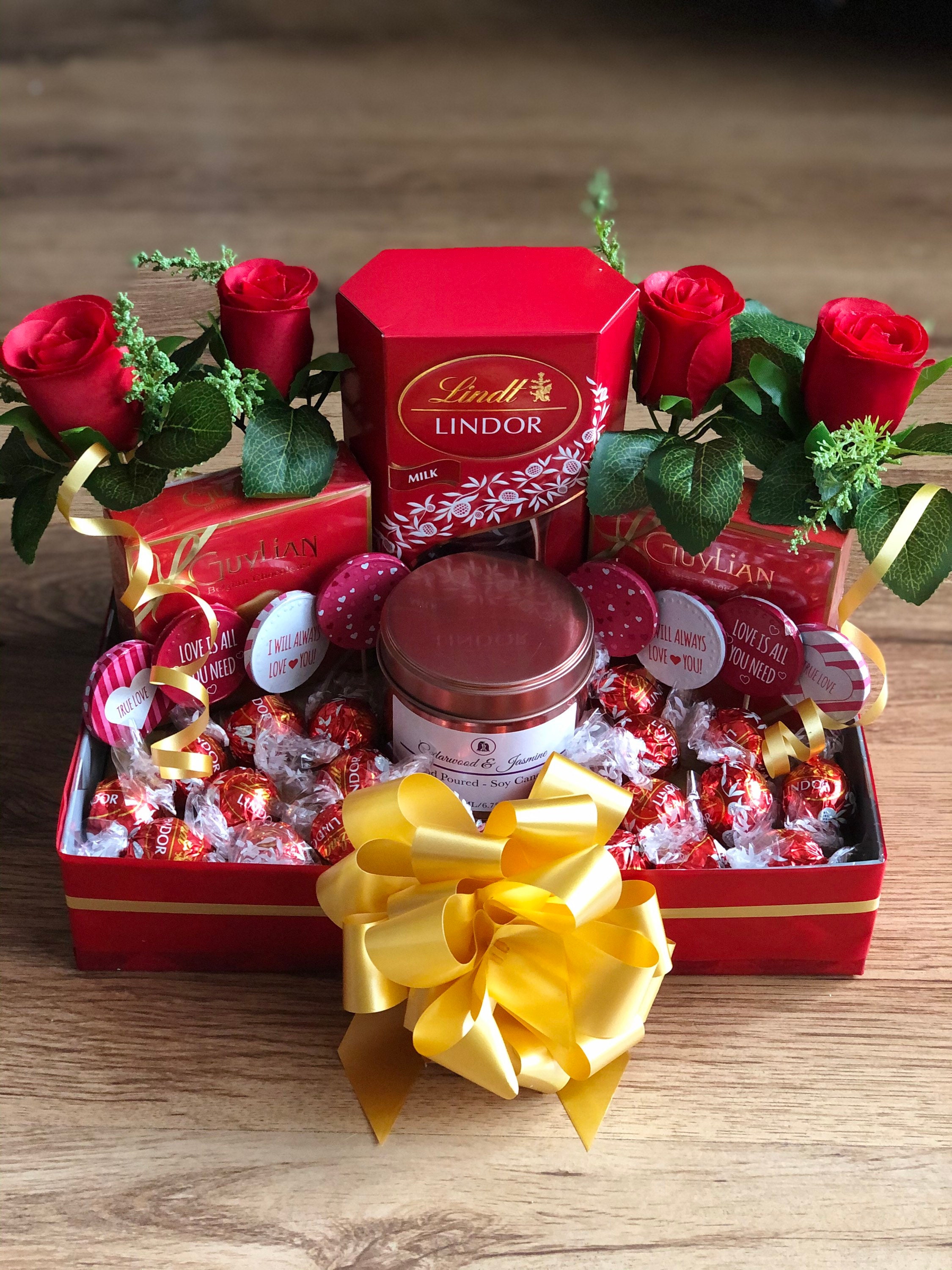 Lindt chocolate regalo con rosas falsas y vela de soja vertida Etsy