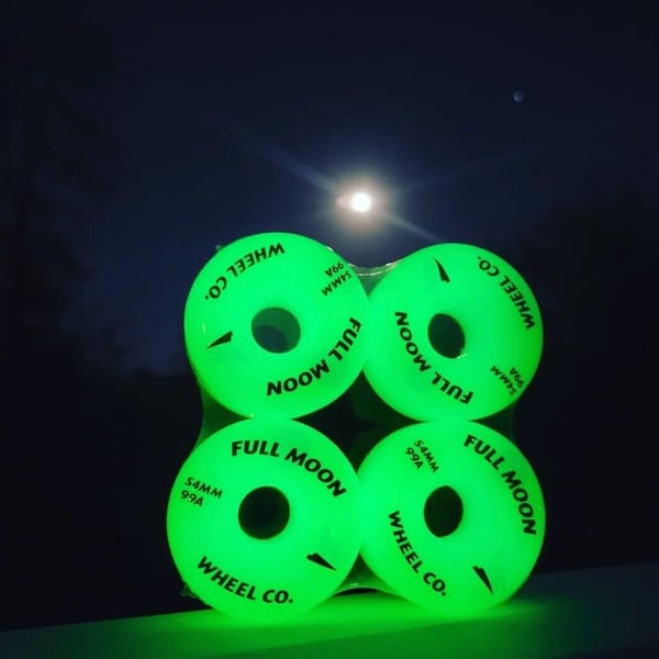 54mm 99a Conische Skateboard Wielen Glow In The Dark Volle Maan Gloednieuw Wit