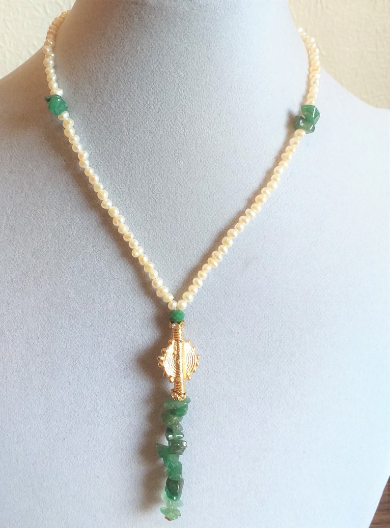 Fresh water pearl and Aventurine gemstone necklace